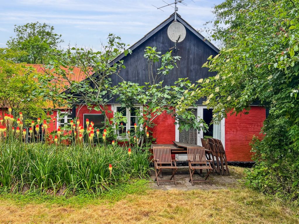 "Virpi" - 8km from the sea | Boeken bij Flickmyhouse