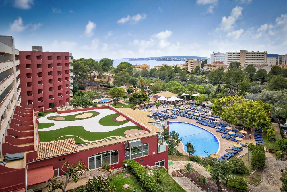 LiggingSallés Hotel Marina Portals bevindt zich in Portals Nous