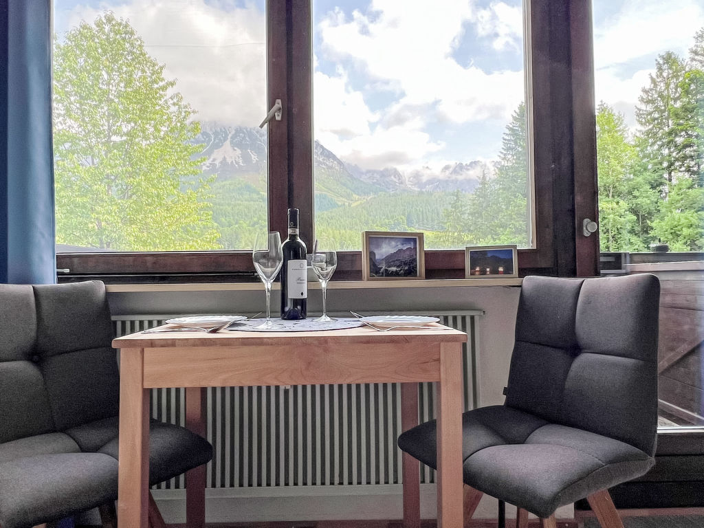 Studio Esche 2 | Boeken bij Flickmyhouse