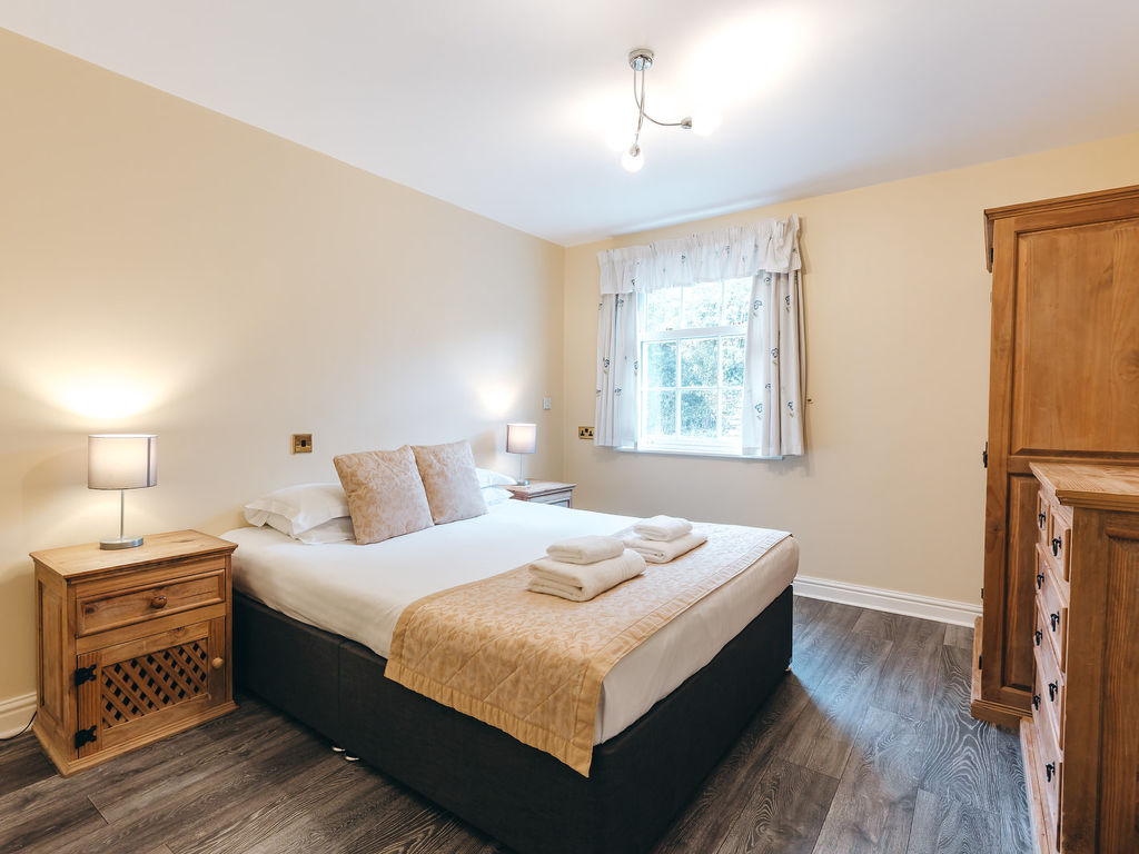 Netley Hall - Camelia | Boeken bij Flickmyhouse