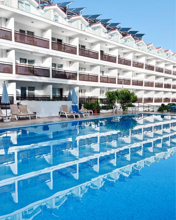 LiggingApartamentos Pez Azul ligt in een rustige woonwijk van Puerto de la Cruz