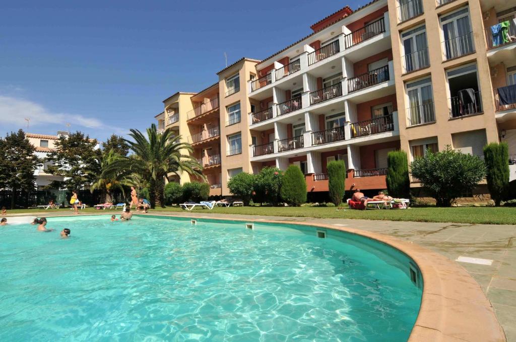 LiggingApartaments Turístics Comte D'Empúries ligt in het hart van het historische dorp Empúries