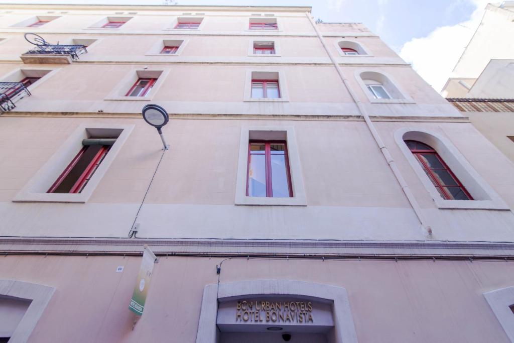 LiggingDit hostel bevindt zich in Barcelona