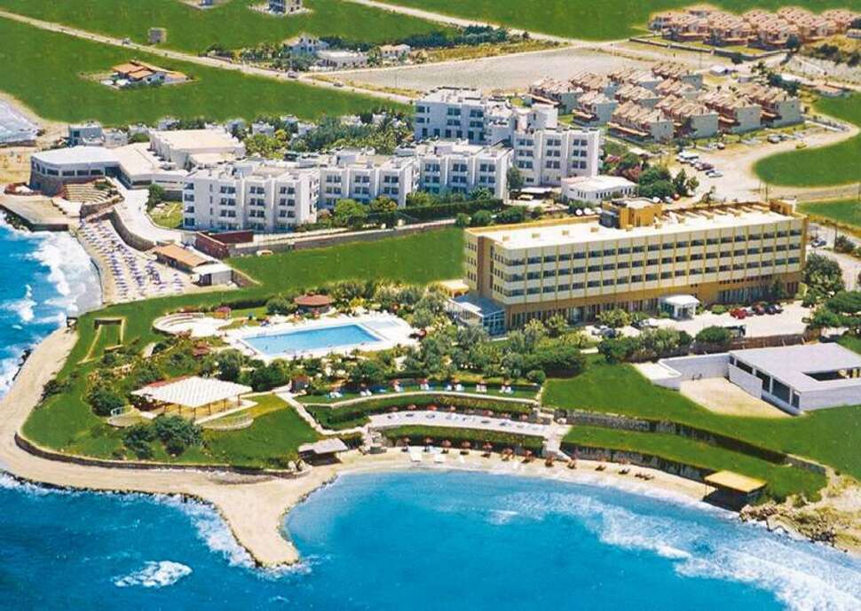 LiggingHet hotel ligt direct aan een privéstrand en op ongeveer 7 km van het centrum van Cesme. HotelfaciliteitenBij Hotel Babaylon draait het om ontspanning. Gasten kunnen relaxen in de tuin