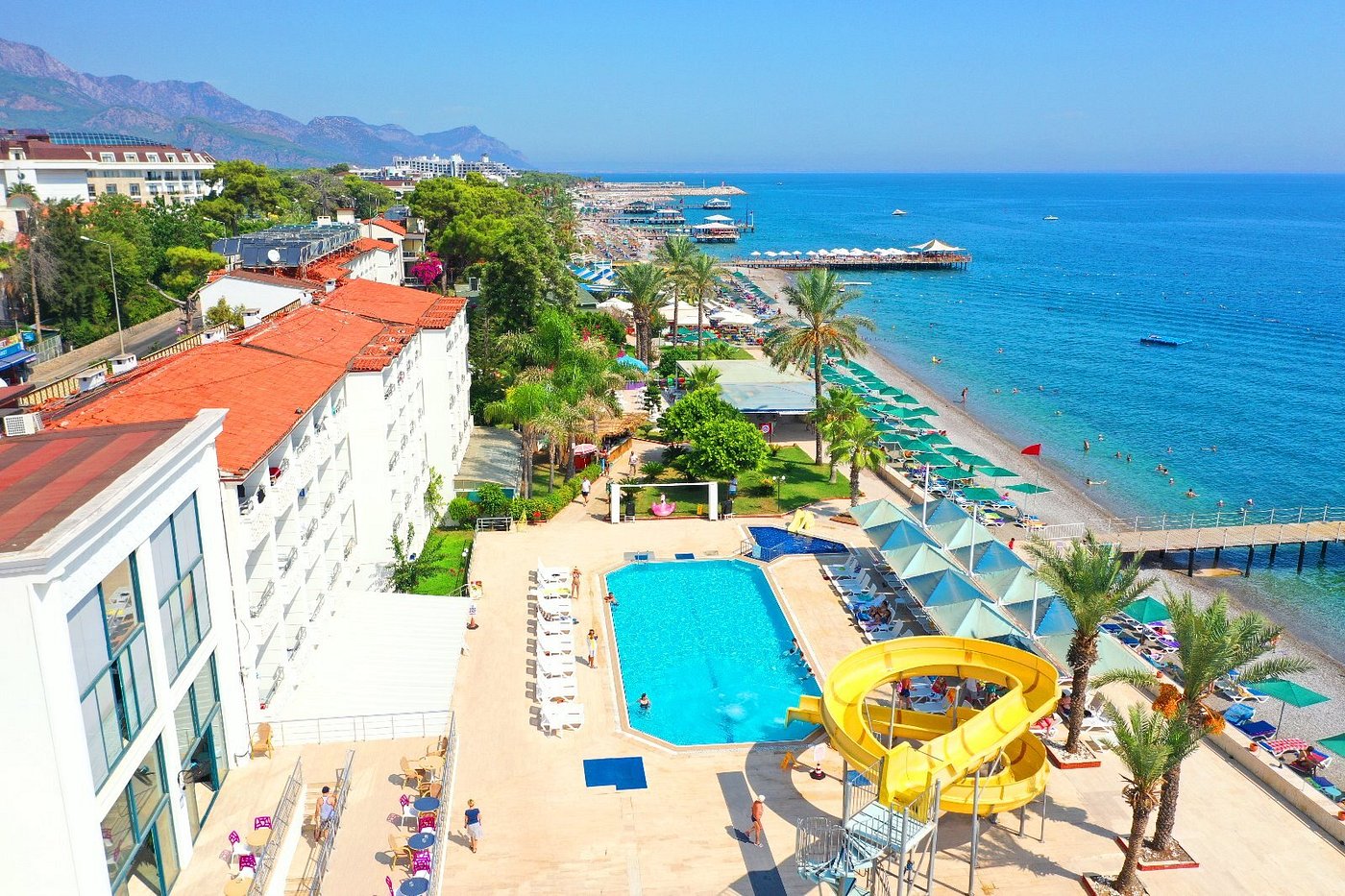 LiggingHet hotel ligt in het centrum van Beldibi