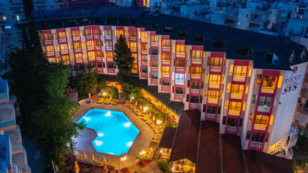 LiggingHet hotel ligt in Alanya