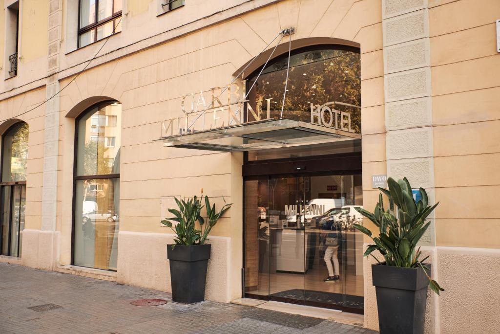 LiggingDit wondermschoon gerestaureerde luxe-hotel bevindt zich dichtbij het stads- en toeristische centrum en is 3 kilometer van het strand verwijderd. Beroemde bezienswaardigheden