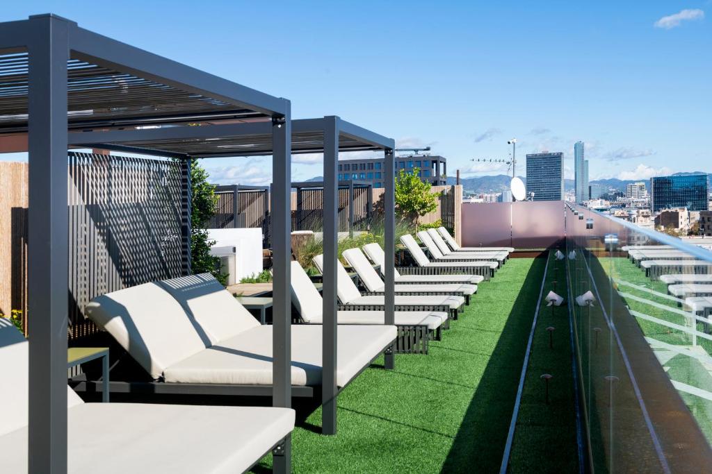 LiggingHet elegante luxe-hotel ligt ideaal in het centrum van Barcelona