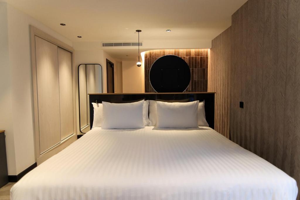 Adults Only (16+)LiggingHet hotel bevindt zich aan de levendige wandelpromenade van San Telmo in het centrum van Puerto de la Cruz op het noordelijke deel van het eiland Tenerife. Vanaf het hotel loop je in enkele minuten naar het strand en naar het bekende zwembadcomplex Lago Martiánez aan zee. De ligging is dus ideaal voor wie strand