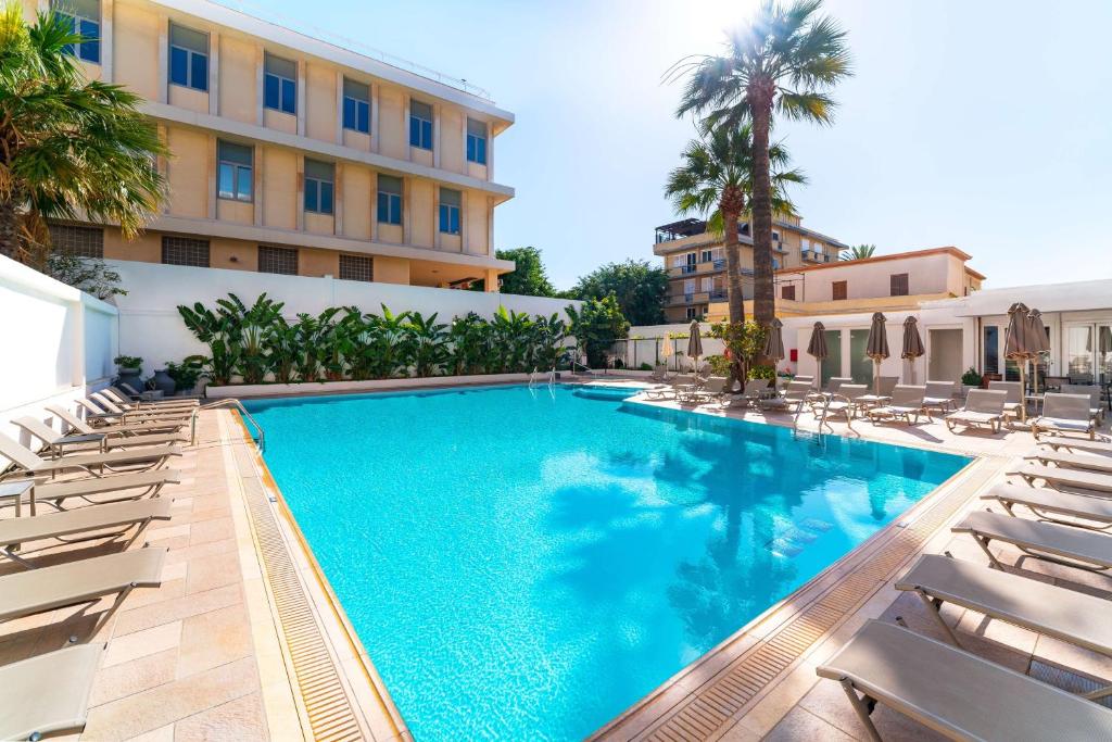 LiggingBest Western Rhodes Plaza Hotel is ideaal gelegen in het hart van Rhodos-Stad