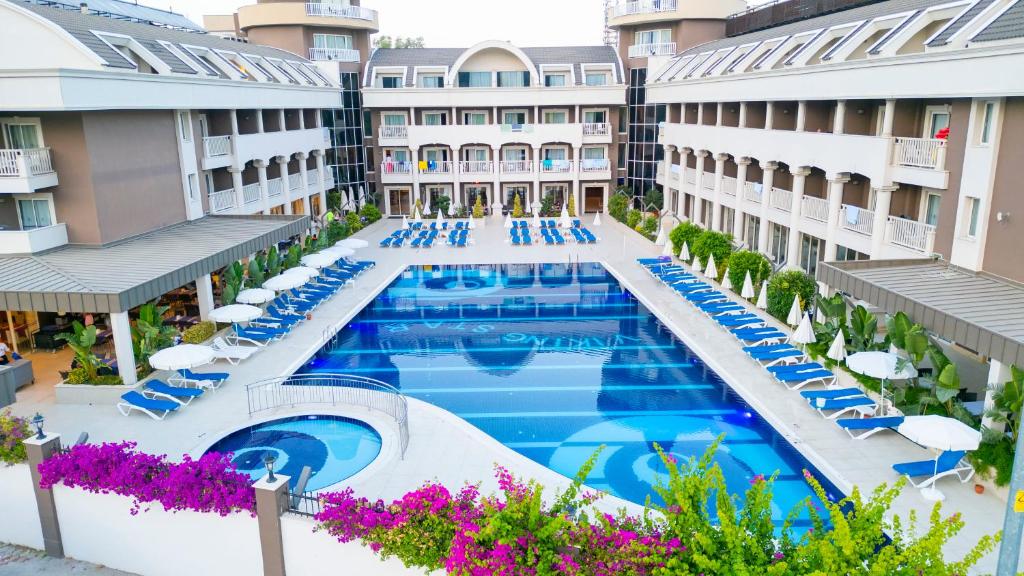 LiggingViking Star Hotel ligt in de badplaats Kemer