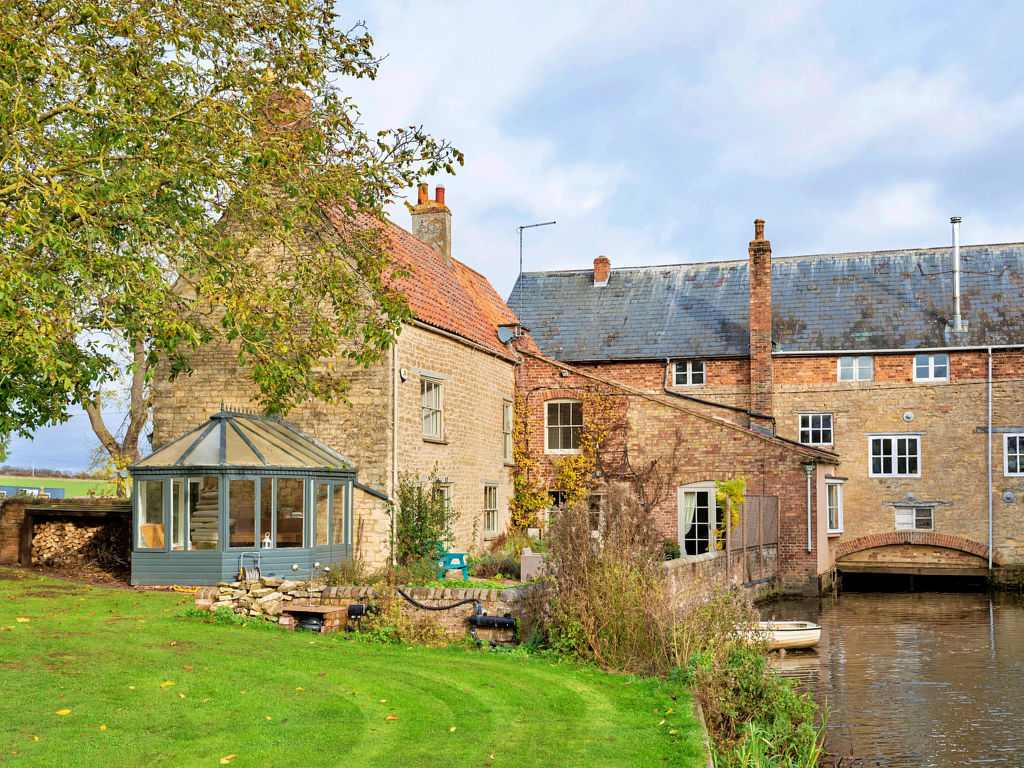 Islip Mill House - Beautiful Riverside Home | Boeken bij Flickmyhouse