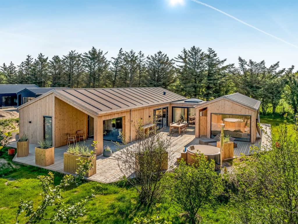 "Silja" - 900m from the sea | Boeken bij Flickmyhouse