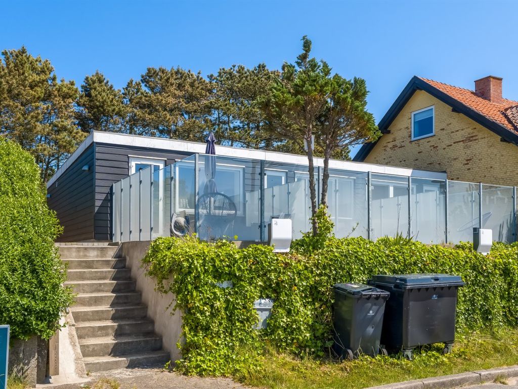 "Økil" - 2km from the sea | Boeken bij Flickmyhouse