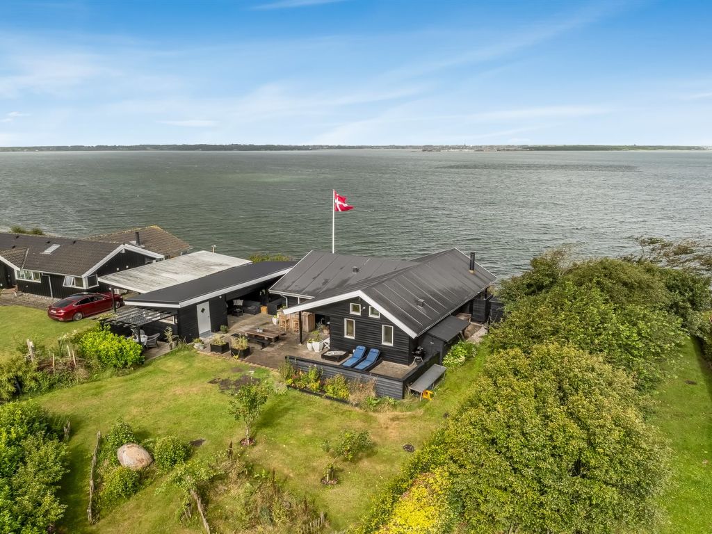 "Diderik" - 20m to the fjord | Boeken bij Flickmyhouse