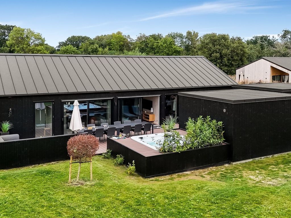 "Artur" - 800m from the sea | Boeken bij Flickmyhouse