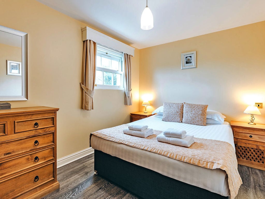 Netley Hall - Jasmine | Boeken bij Flickmyhouse