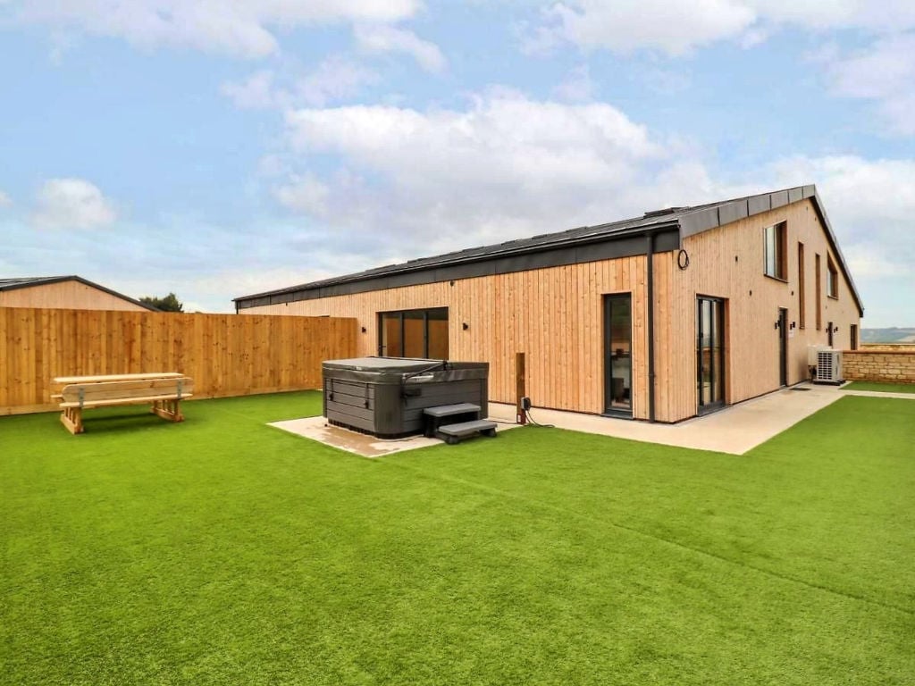 Little Rissington - Barn Three | Boeken bij Flickmyhouse