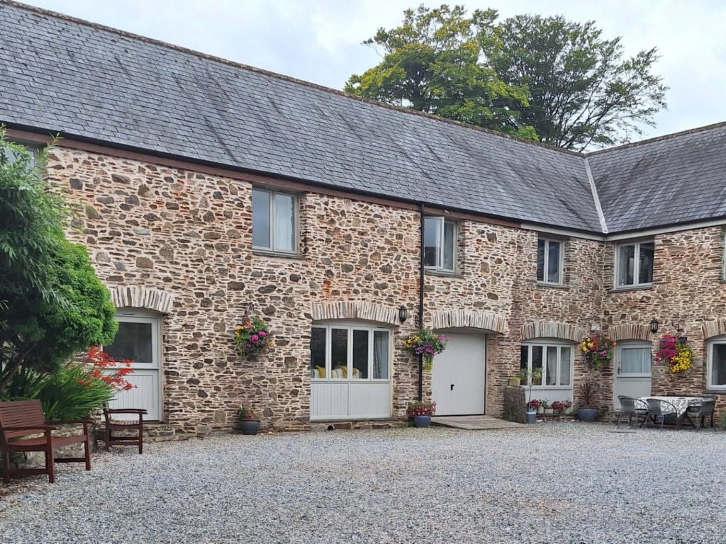 Cherry at Buckland Court | Boeken bij Flickmyhouse