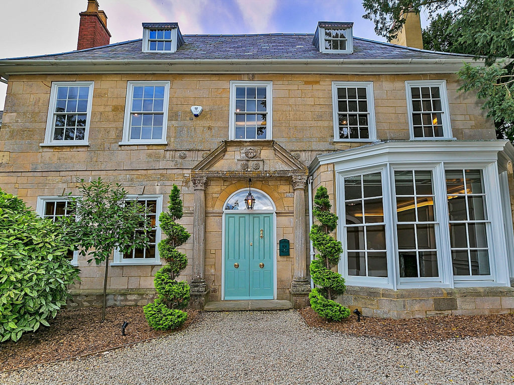 Ttich Manor Retreat | Boeken bij Flickmyhouse