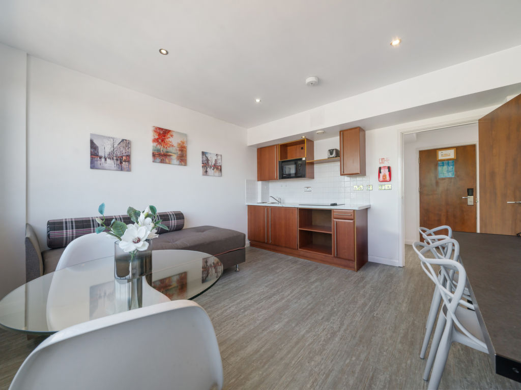 Roland House - Two Bedroom A | Boeken bij Flickmyhouse