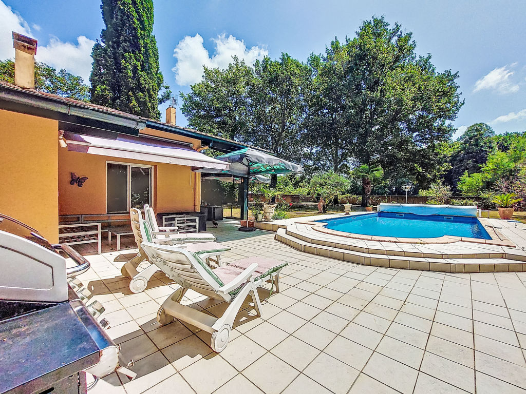 Maison du Chêne Pointu | Boeken bij Flickmyhouse