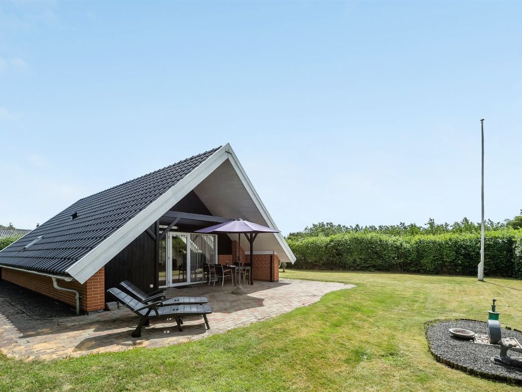 "Earline" - 900m to the fjord | Boeken bij Flickmyhouse