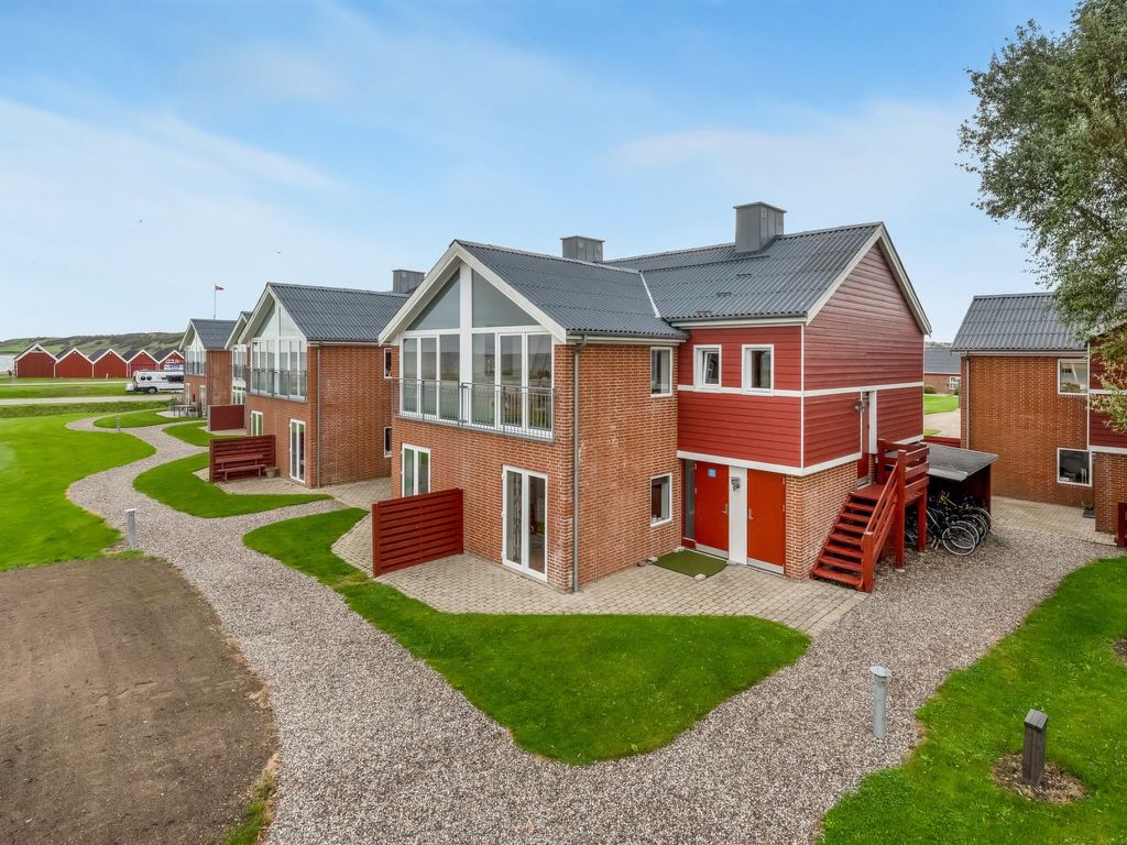 "Alvy" - 100m to the fjord | Boeken bij Flickmyhouse