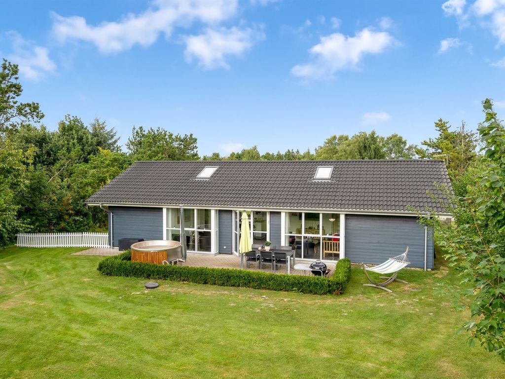 "Nauka" - 400m to the fjord | Boeken bij Flickmyhouse