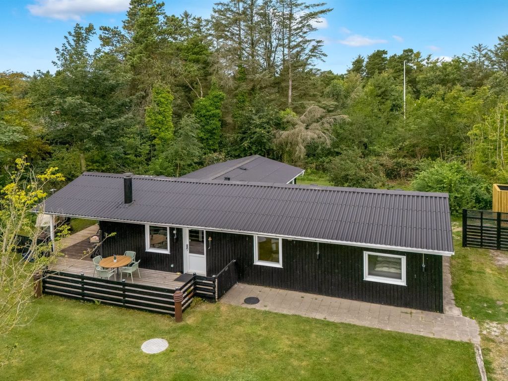 "Tiina" - 500m to the fjord | Boeken bij Flickmyhouse