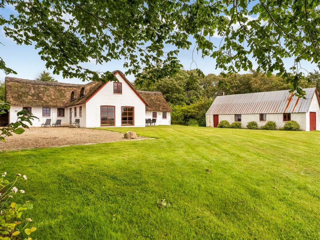 "Åsta" - 400m to the fjord | Boeken bij Flickmyhouse