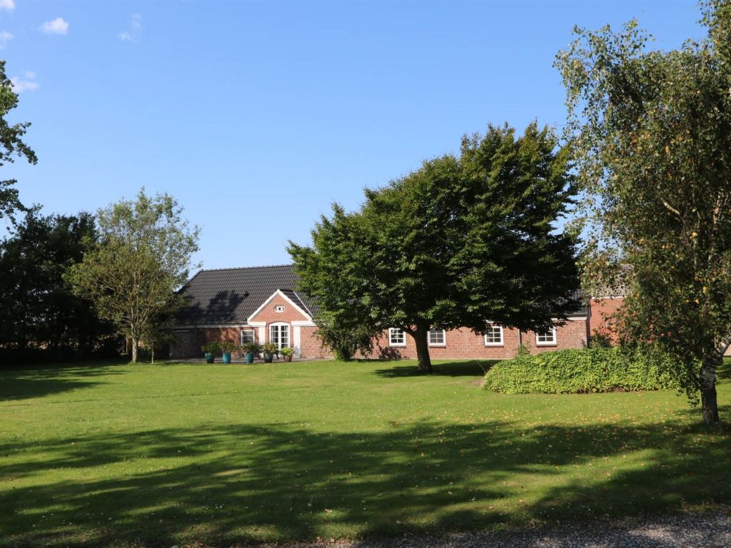 "Brigitte" - 1.3km to the fjord | Boeken bij Flickmyhouse