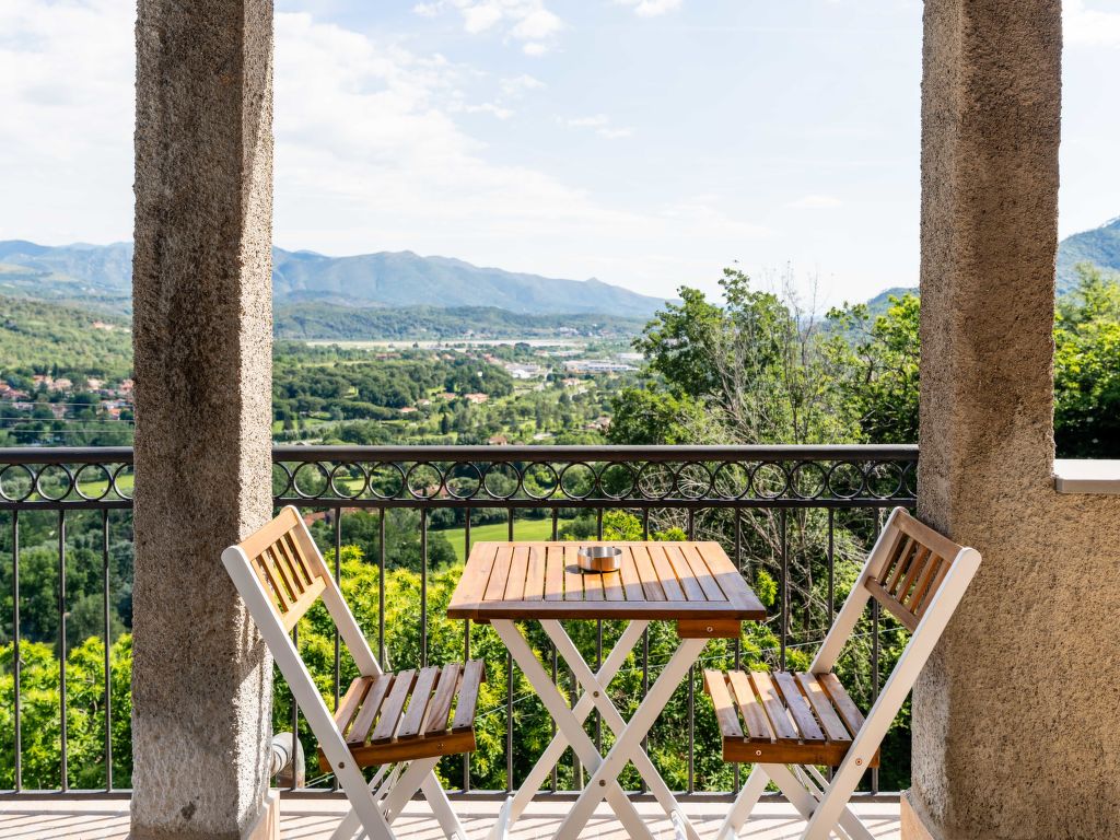 A Tenaia | Boeken bij Flickmyhouse