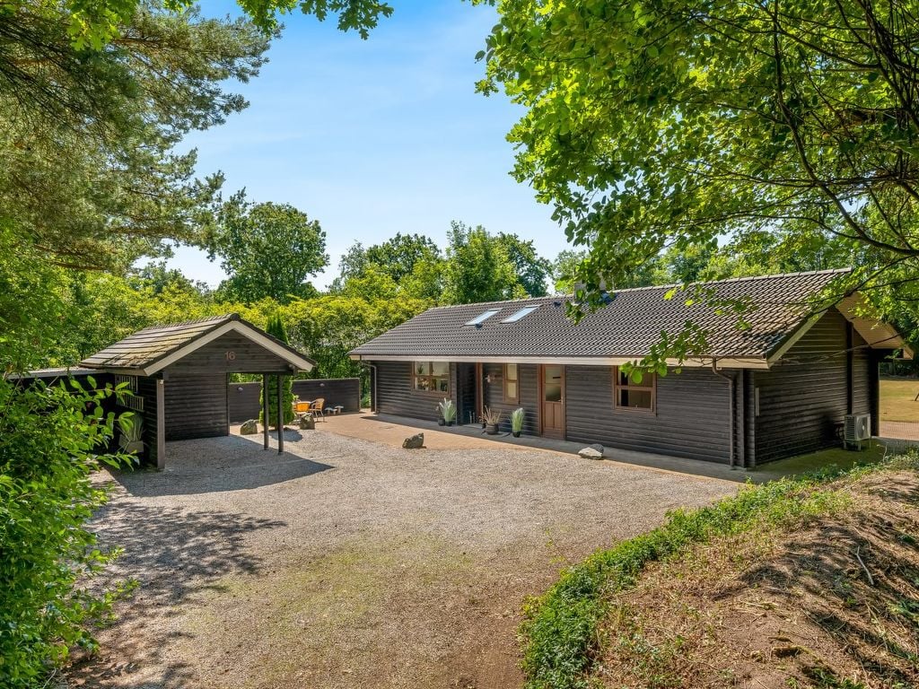 "Lillebror" - 12km from the sea | Boeken bij Flickmyhouse