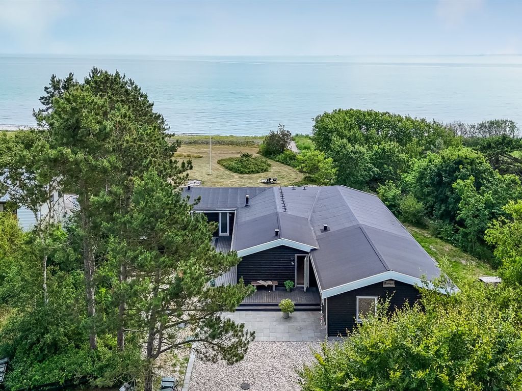 "Donka" - 25m from the sea | Boeken bij Flickmyhouse