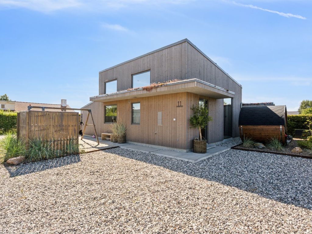 "Elvie" - 150m from the sea | Boeken bij Flickmyhouse