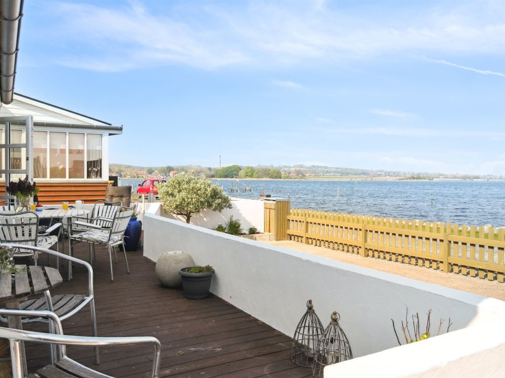 "Tameka" - 10m to the fjord | Boeken bij Flickmyhouse