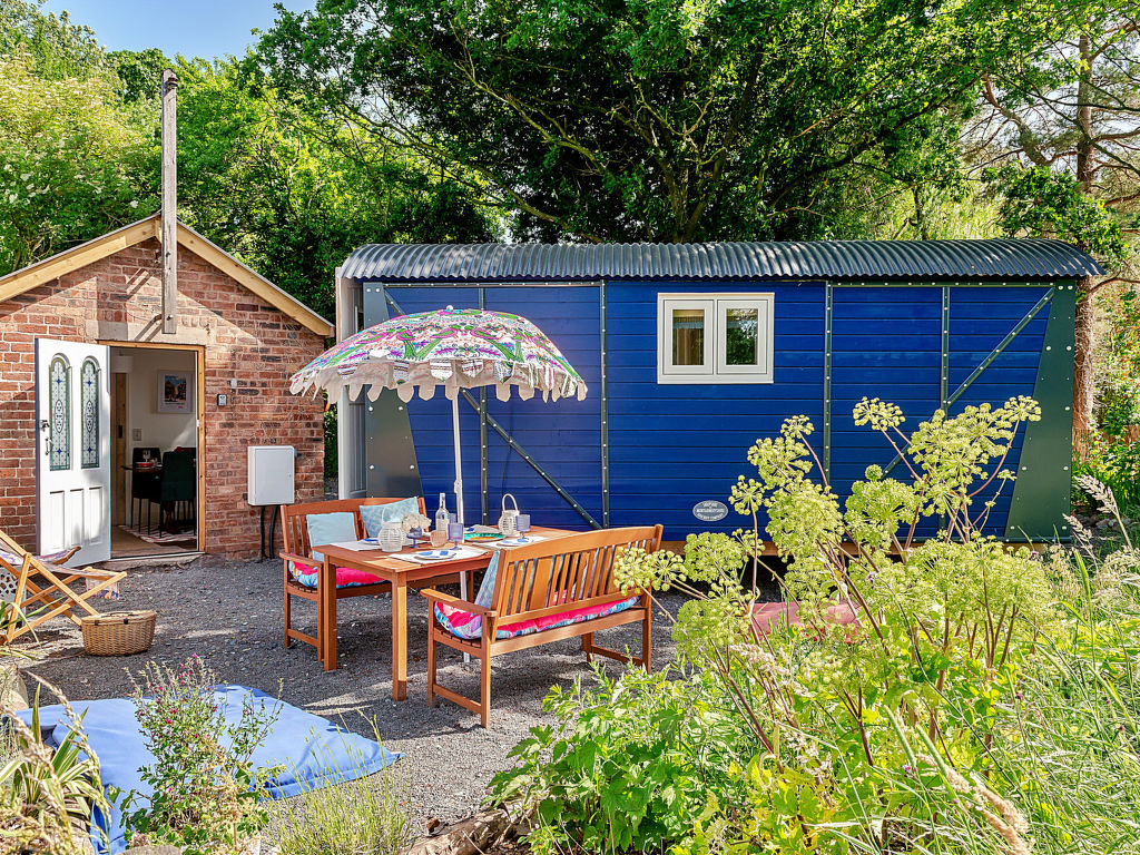 Shrawardine Train Carriage | Boeken bij Flickmyhouse