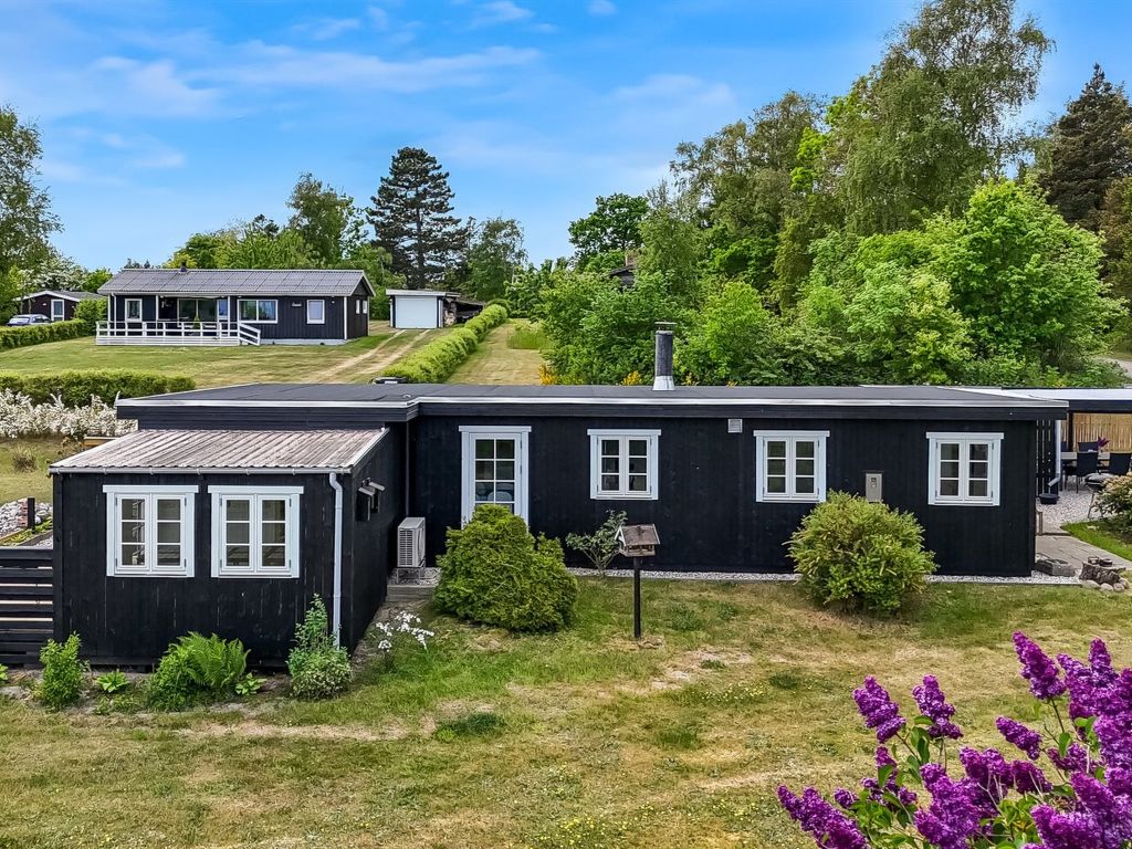 "Blomma" - 1km from the sea | Boeken bij Flickmyhouse