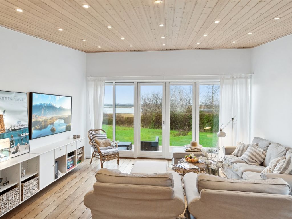 "Eero" - 175m to the fjord | Boeken bij Flickmyhouse