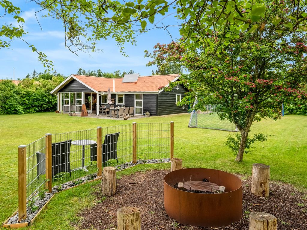 "Tian" - 400m to the fjord | Boeken bij Flickmyhouse