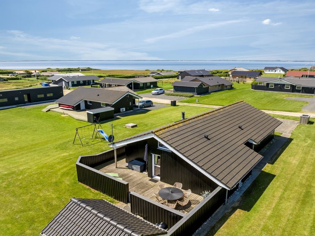 "Samuil" - 300m to the fjord | Boeken bij Flickmyhouse