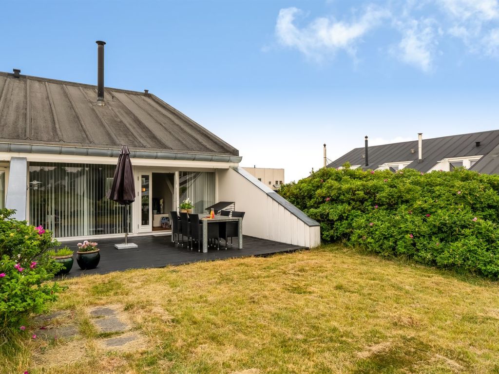 "Nis" - 900m from the sea | Boeken bij Flickmyhouse