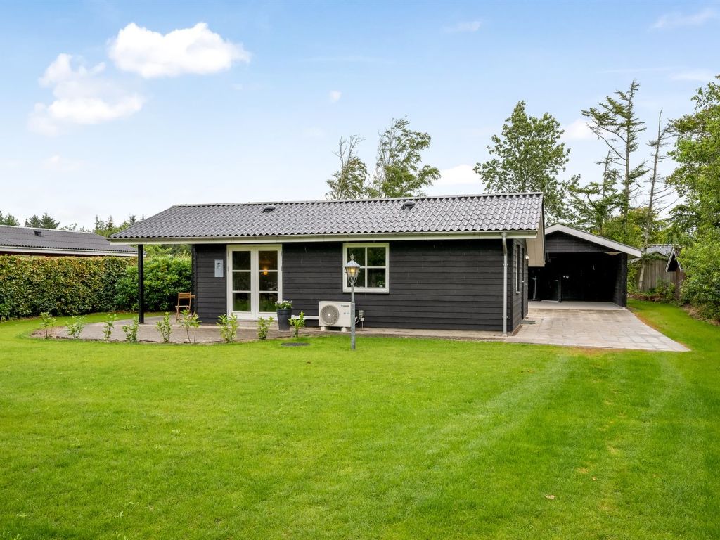 "Roland" - 200m to the fjord | Boeken bij Flickmyhouse