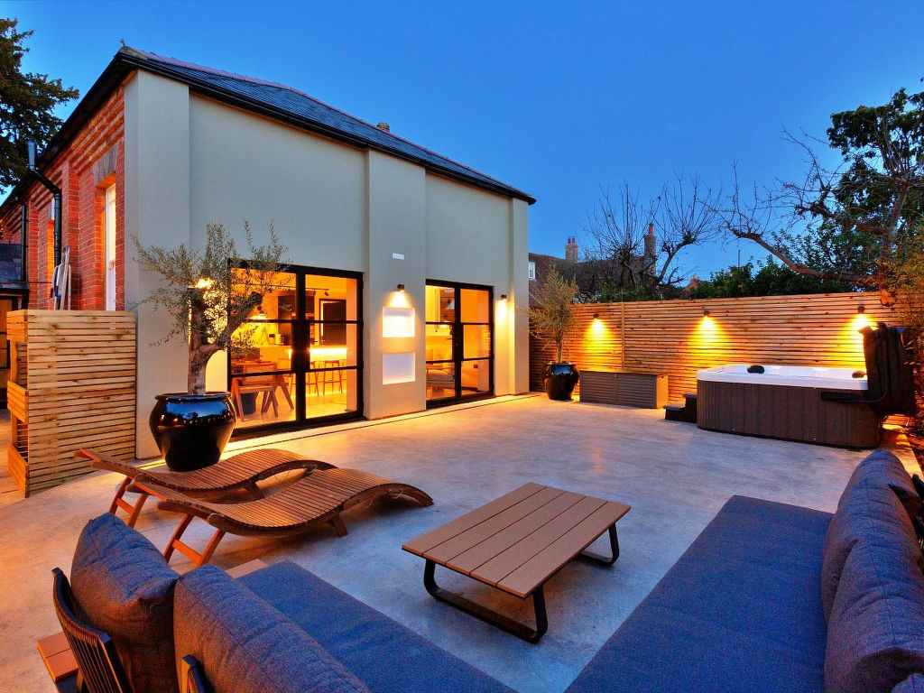 Wesleyan House | Boeken bij Flickmyhouse