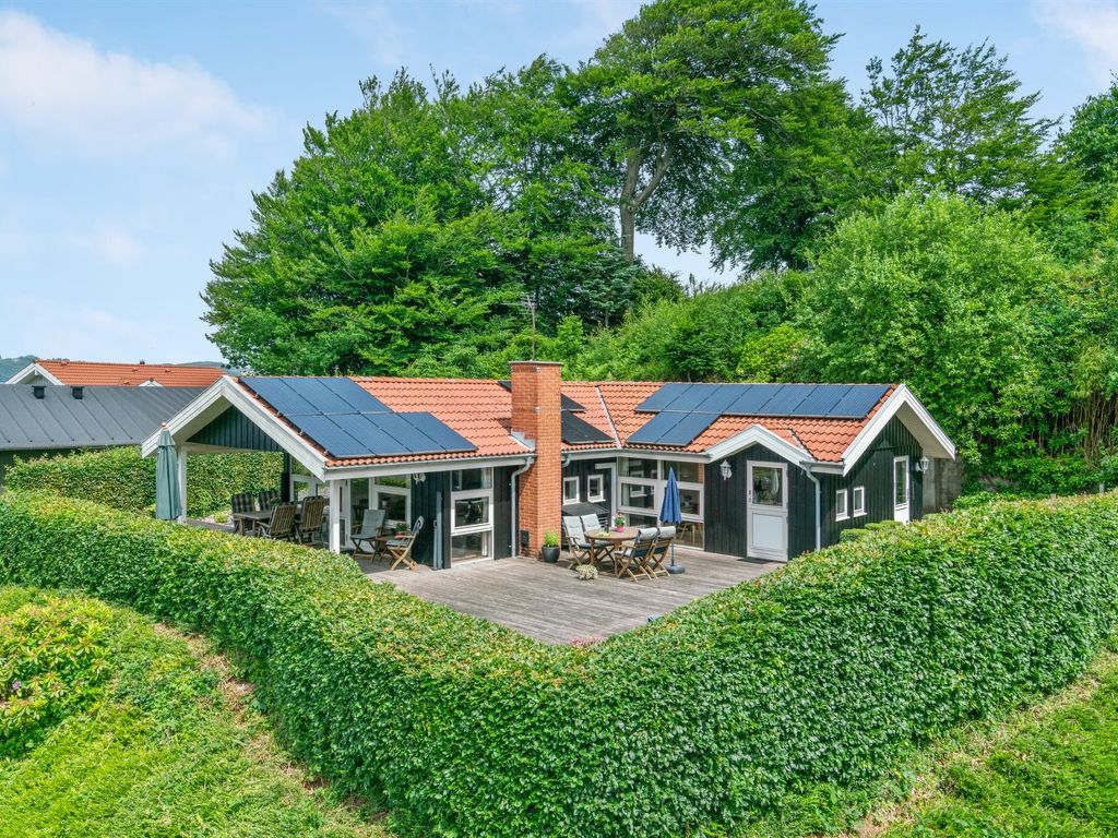 "Algot" - 100m to the fjord | Boeken bij Flickmyhouse