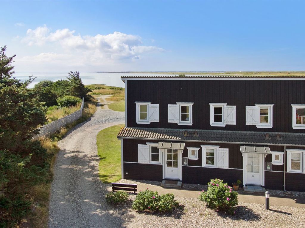 "Hubertine" - 100m to the fjord | Boeken bij Flickmyhouse