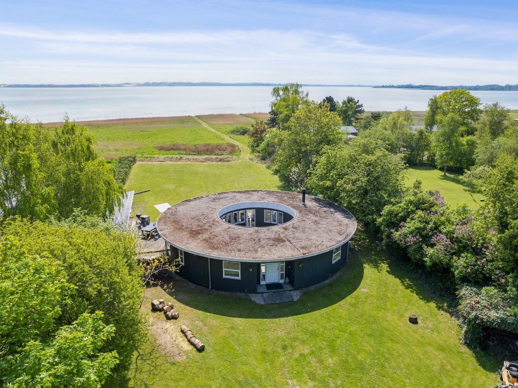 "Vemund" - 100m to the fjord | Boeken bij Flickmyhouse