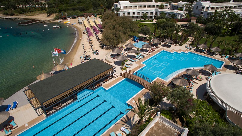 LiggingDit elegante luxehotel bevindt zich in een kleine