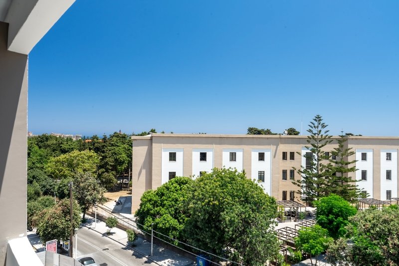 LiggingDit moderne appartementencomplex bevindt zich in Rhodos